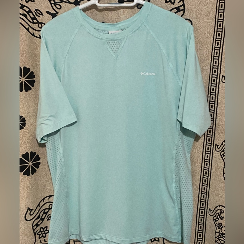 Mens extra large, Columbia, brand T-shirt, baby blue, super breathable and soft